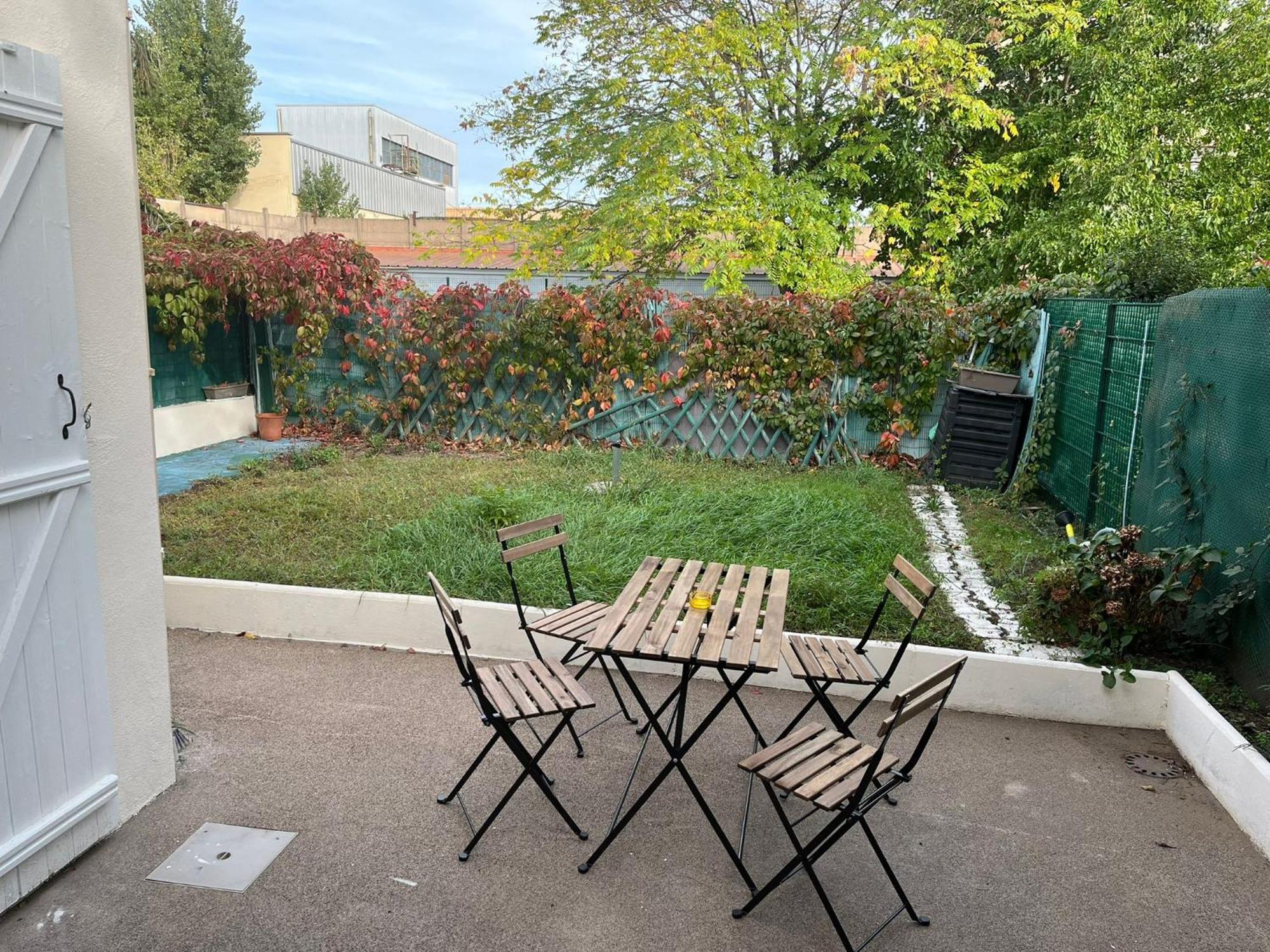 Charmante Maison Avec Jardin Sans Vis-A-Vis Saint-Fons ภายนอก รูปภาพ