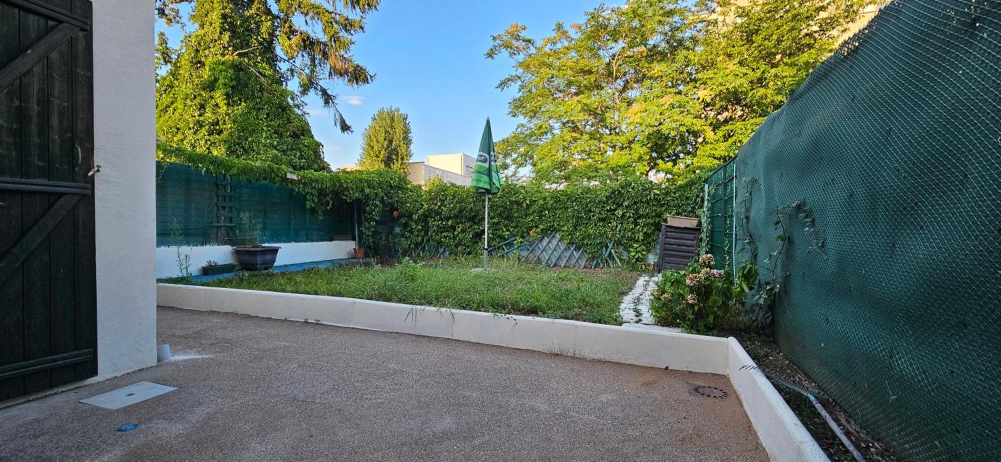 Charmante Maison Avec Jardin Sans Vis-A-Vis Saint-Fons ภายนอก รูปภาพ