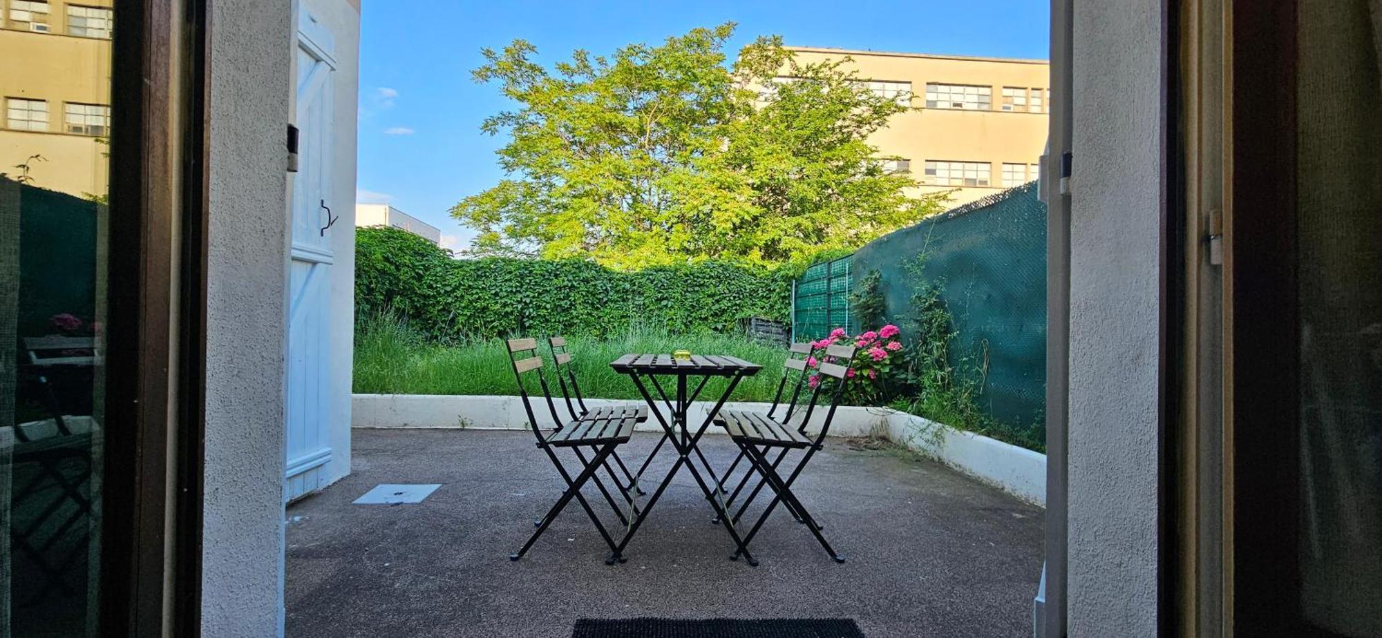 Charmante Maison Avec Jardin Sans Vis-A-Vis Saint-Fons ภายนอก รูปภาพ