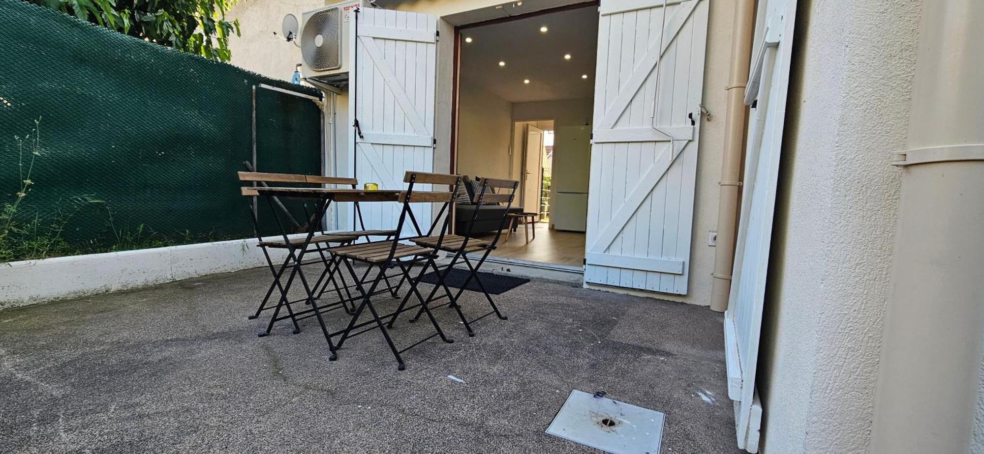 Charmante Maison Avec Jardin Sans Vis-A-Vis Saint-Fons ภายนอก รูปภาพ
