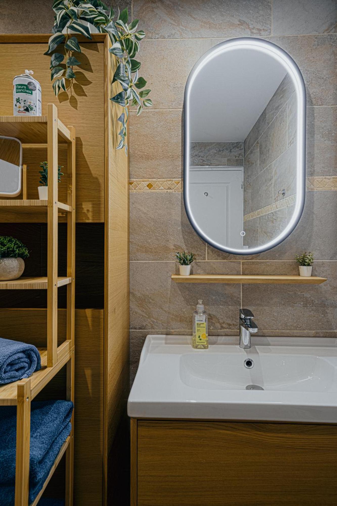 Charmante Maison Avec Jardin Sans Vis-A-Vis Saint-Fons ภายนอก รูปภาพ